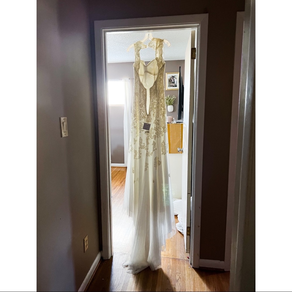 Ivory Wedding dress - Never worn, with tags